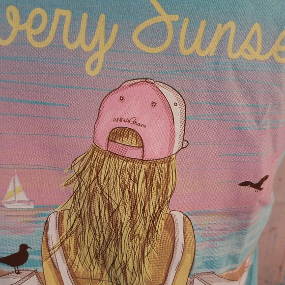 Anna Grace "Soak up every Sunset" tee shirt - Picture 5 of 5